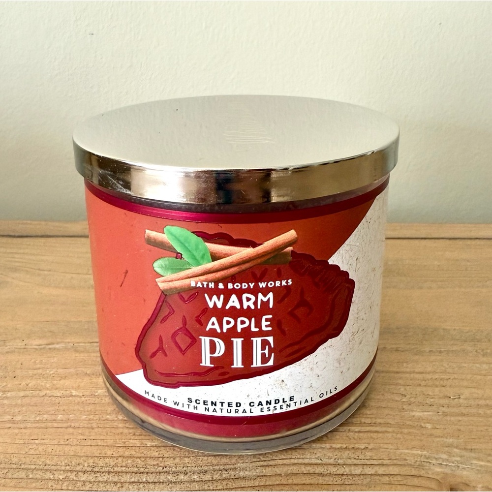 Rare BBW Bath and body works Warm Apple Pie candle
